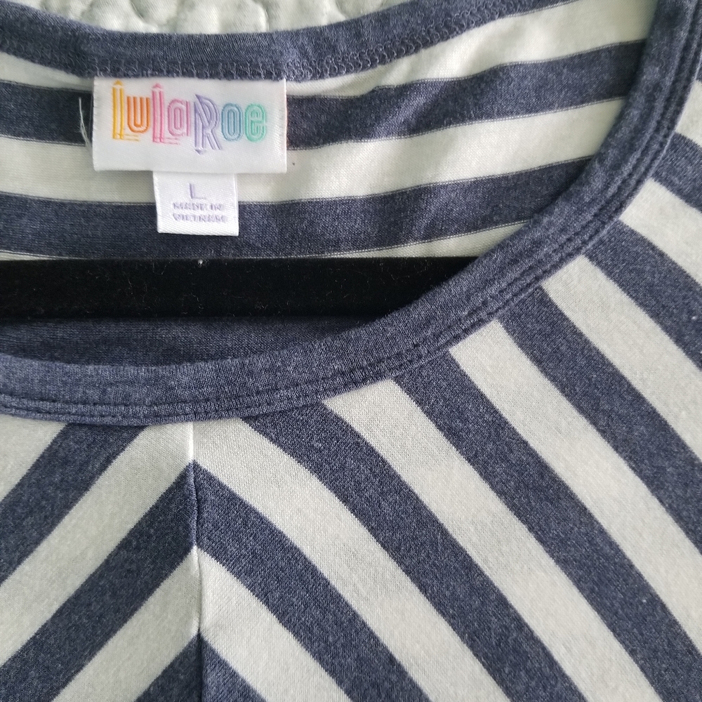 Lularoe Gigi top - Picture 2 of 5